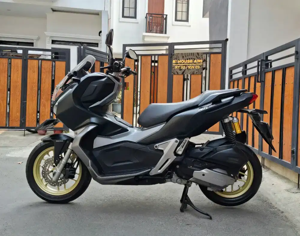 Honda ADV 150 CBS ISS MULUSSS Pajak Hidup Panjang