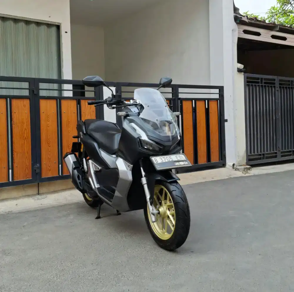 Honda ADV 150 CBS ISS MULUSSS Pajak Hidup Panjang