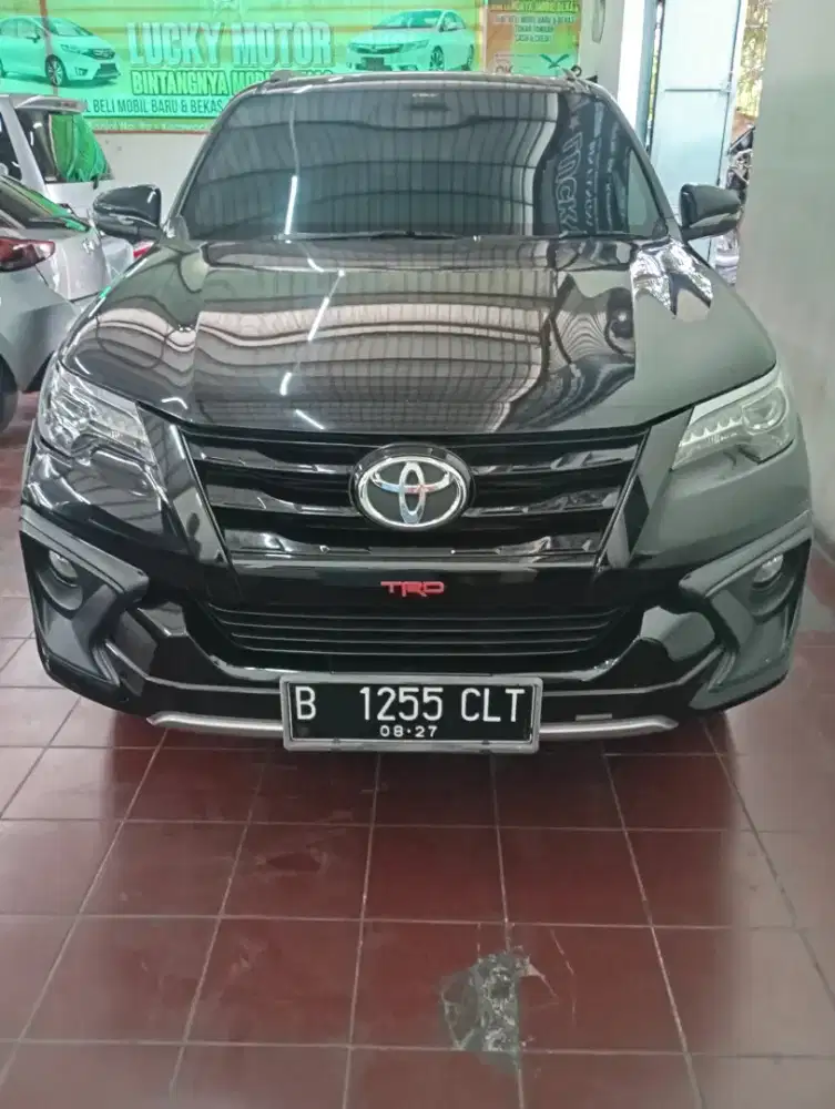 Toyota Fortuner 2.4D TRD AT 2018 Hitam