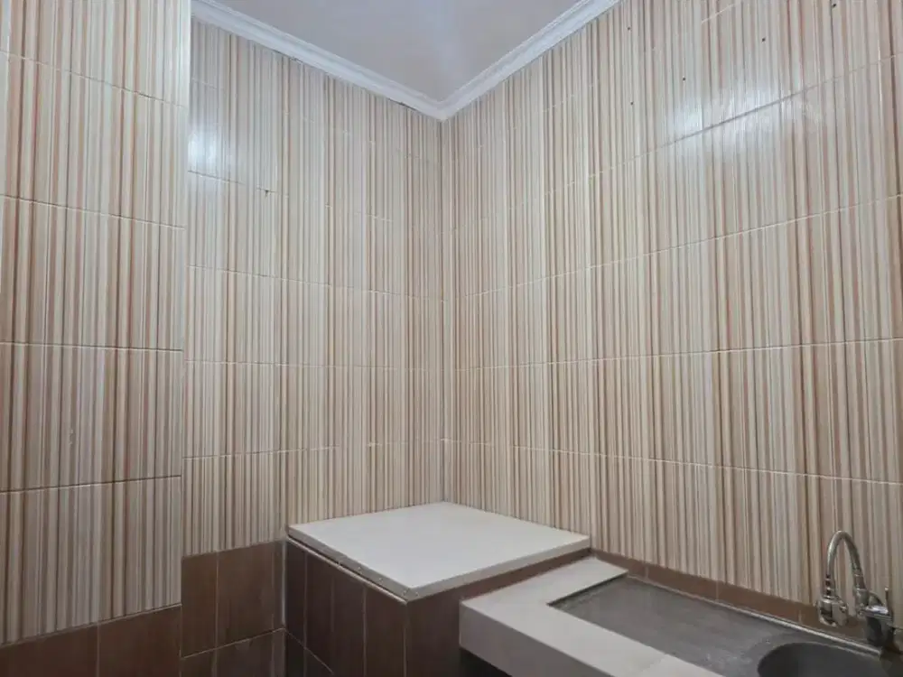 Disewakan Ruko lebar 2 Lantai pinggir Jalan Tengah Kota Semarang dekat Simpang Lima Area Komersil Jalan 2 Arah