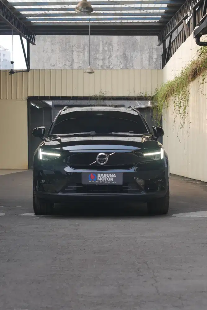 VOLVO XC40 T5 RECHARGE  PURE ELECTRIC 2023