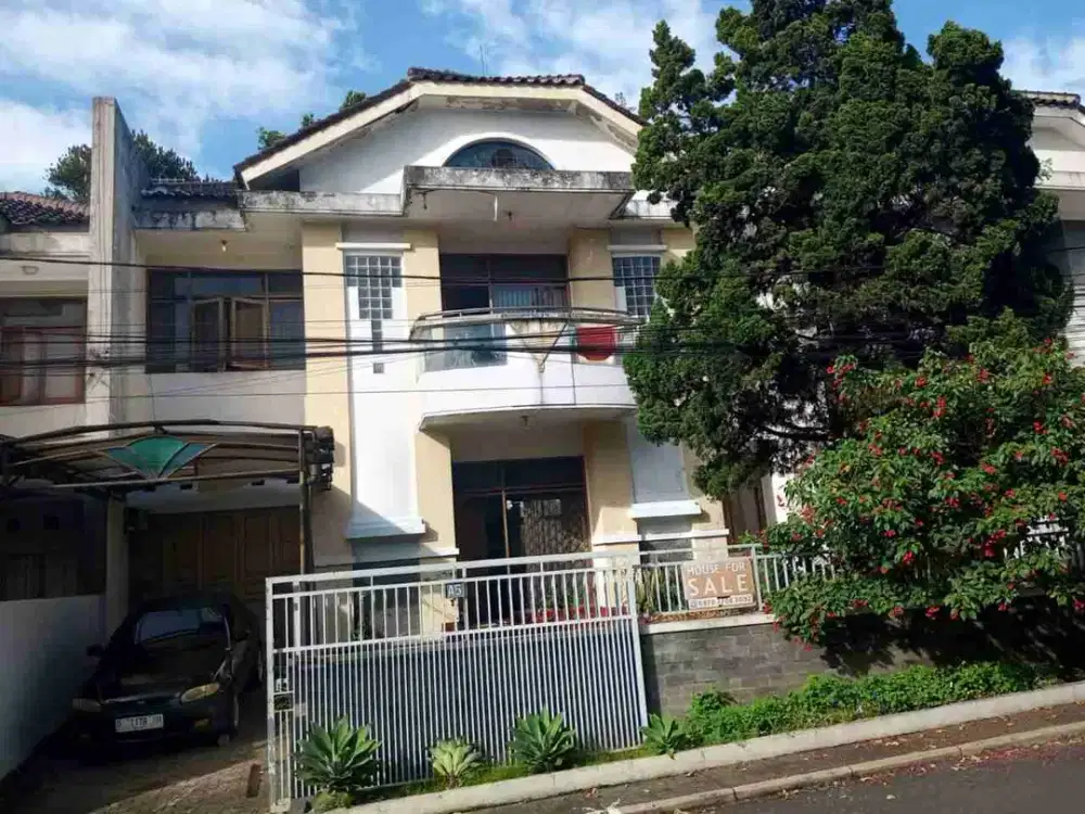 Rumah Luas 2 lantai di Setiabudhi Bandung
