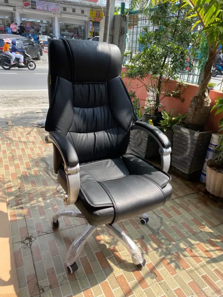 KURSI KANTOR DIREKTUR BLACK DAN BROWN