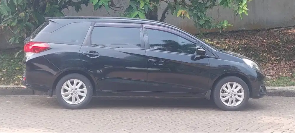 MOBILIO 1.5 E CVT SANGAT NYAMAN