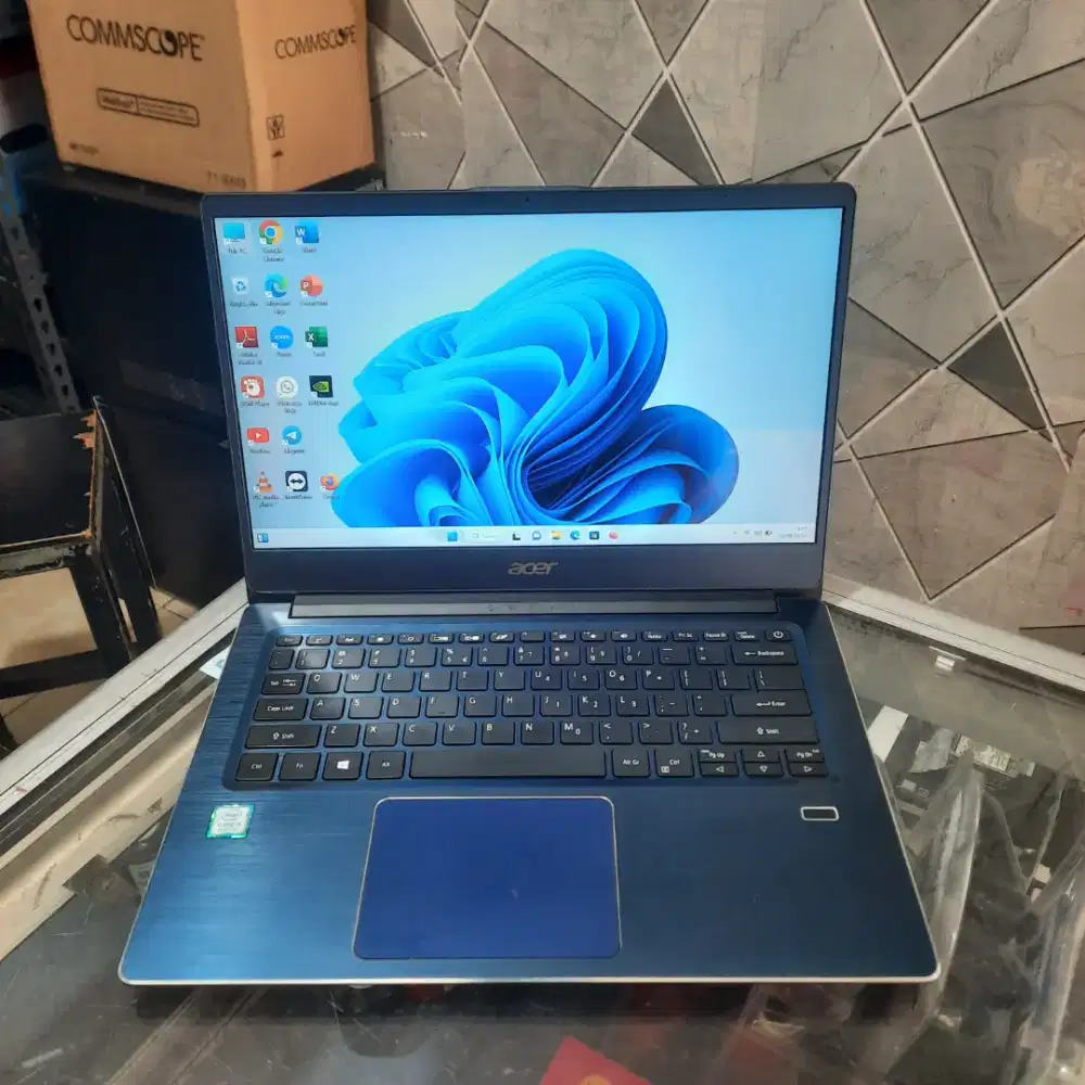 Acer SF314-56G, i5 Gen 8, VGA 2GB, RAM 8GB, SSD 256GB, Layar 14 inch