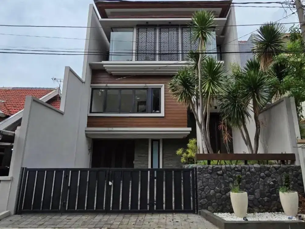 Rumah 3 Lantai Baru Minimalis SHM di Araya 2 Siap Huni