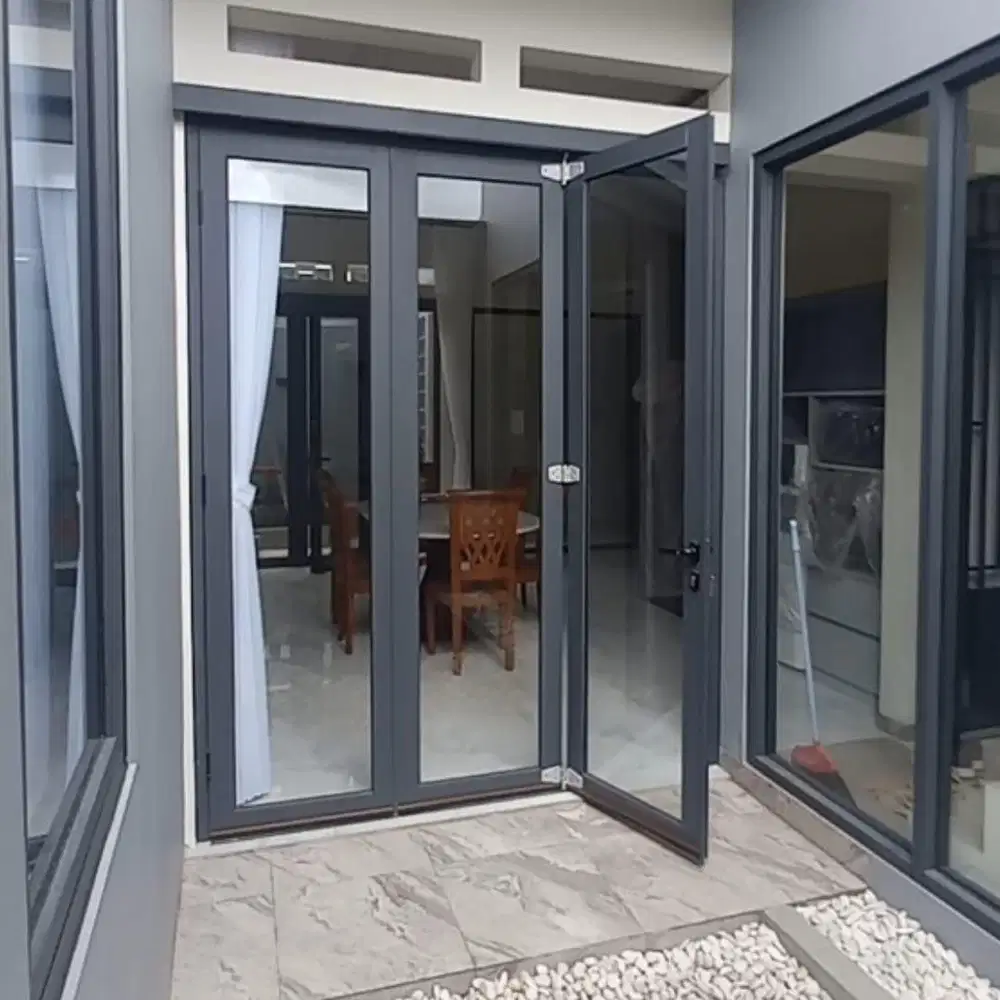 Pintu lipat alumunium kaca