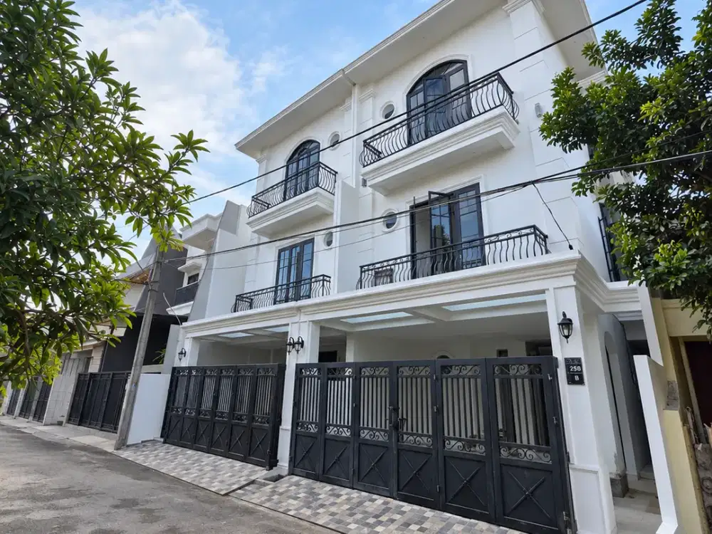 Brand New Rumah Modern 3 Lantai Dalam Komplek Strategis di Cinere