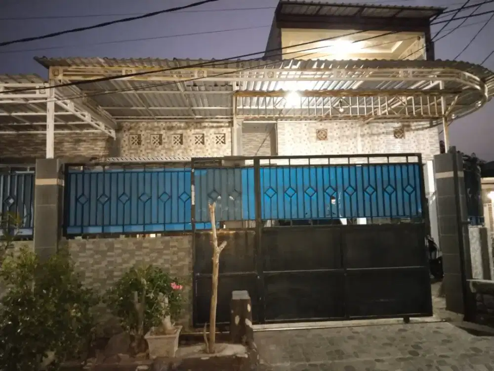 Dikontrakkan Per Tahun/Dijual Rumah 5 KT 2 KM