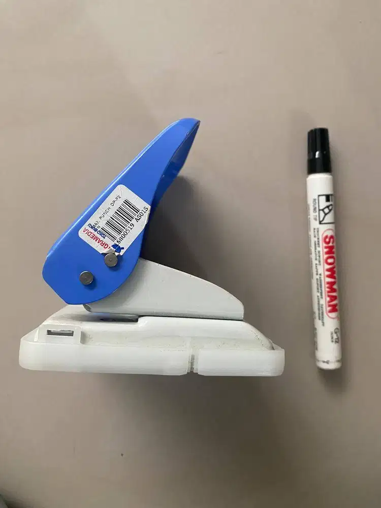 PEMBOLONG KERTAS/ PAPER PUNCH - PRELOVED