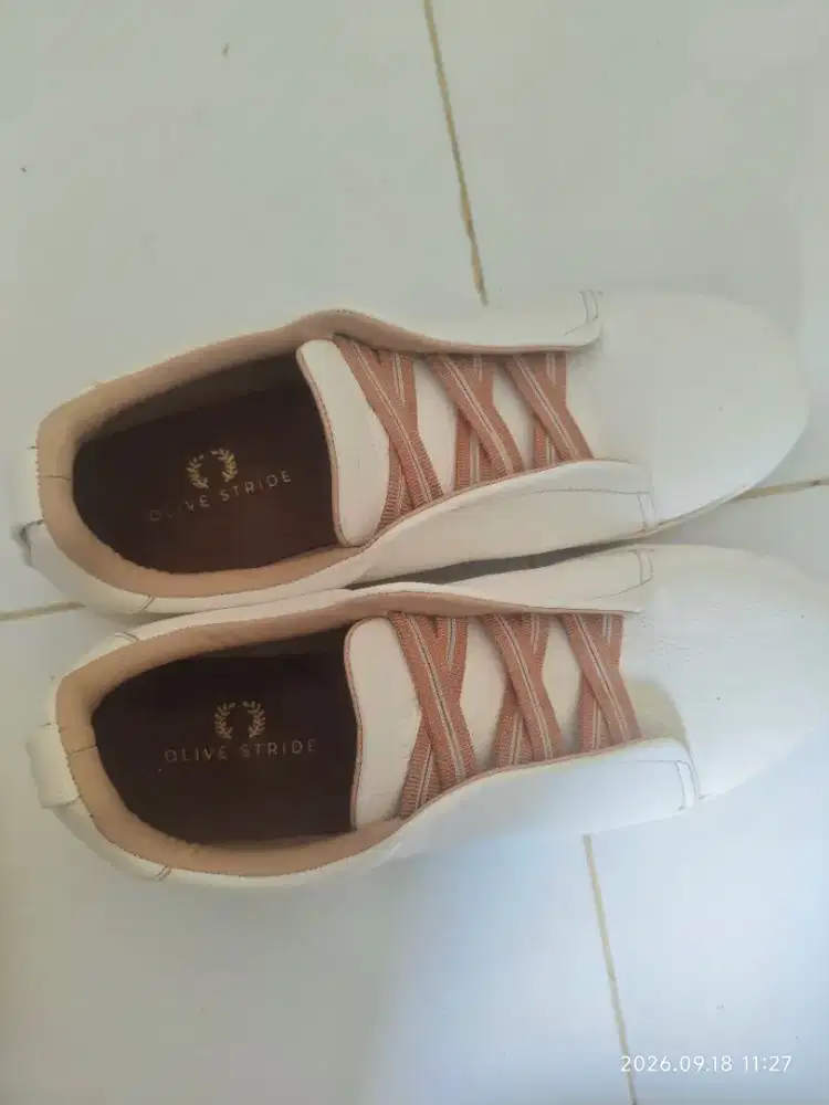 Sepatu Slip On Olive Stride Zack White Original (Second Like New)