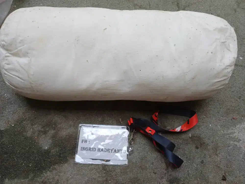 Guling Minus Sarung Pembungkus Kotor