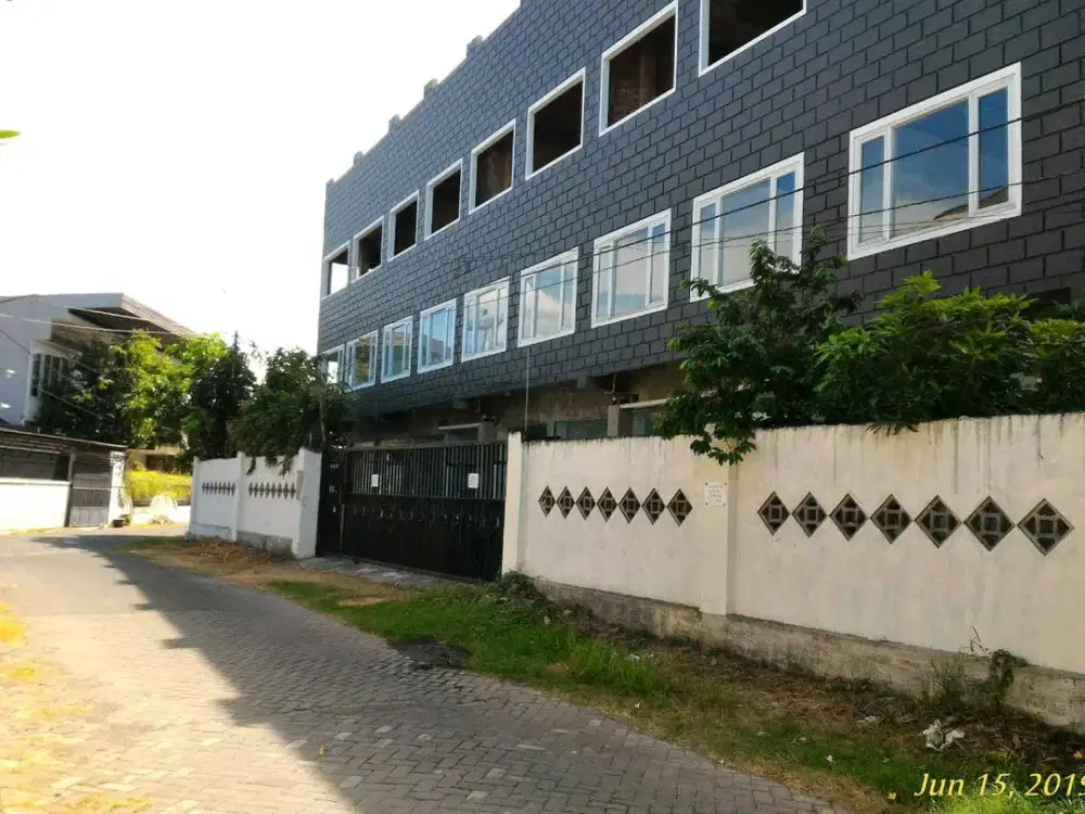 DIJUAL GEDUNG PERKANTORAN PUTAT INDAH TIMUR SUKOMANUNGGAL SURABAYA RON.A127