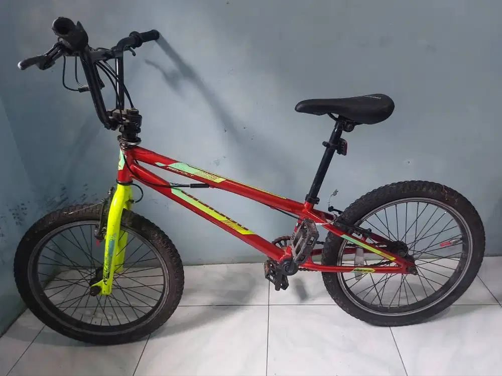 Sepeda BMX Pacific Revolt