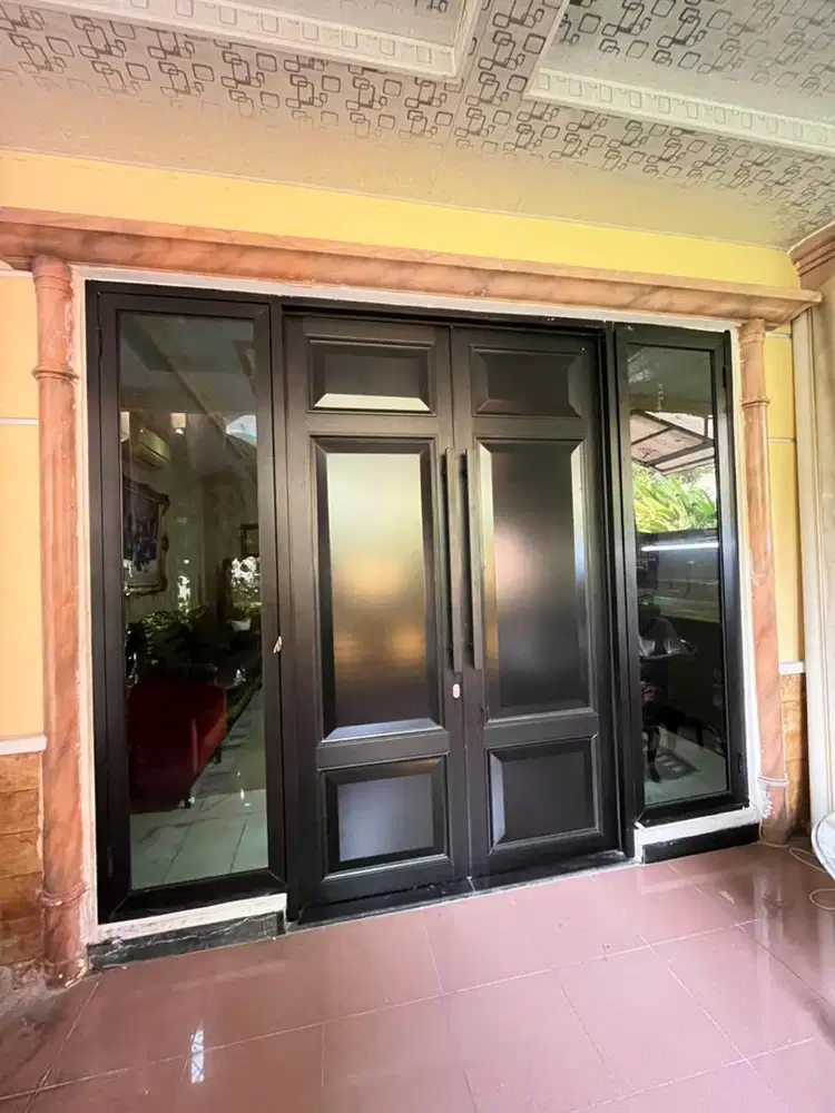 Pintu utama alumunium