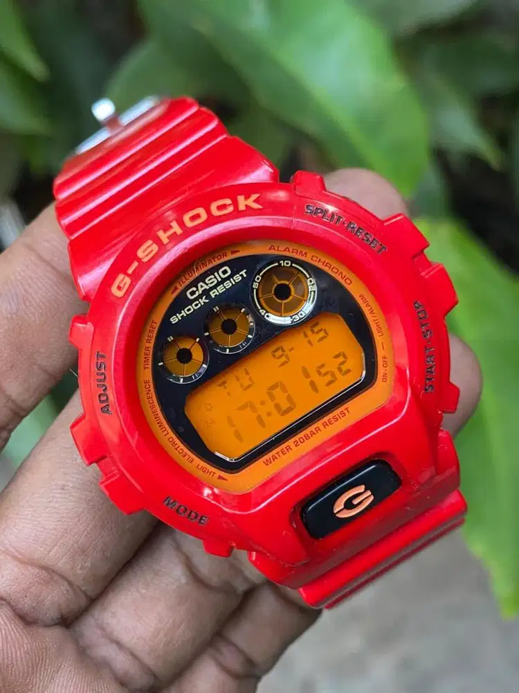 G-Shock DW-6900CB 4dr