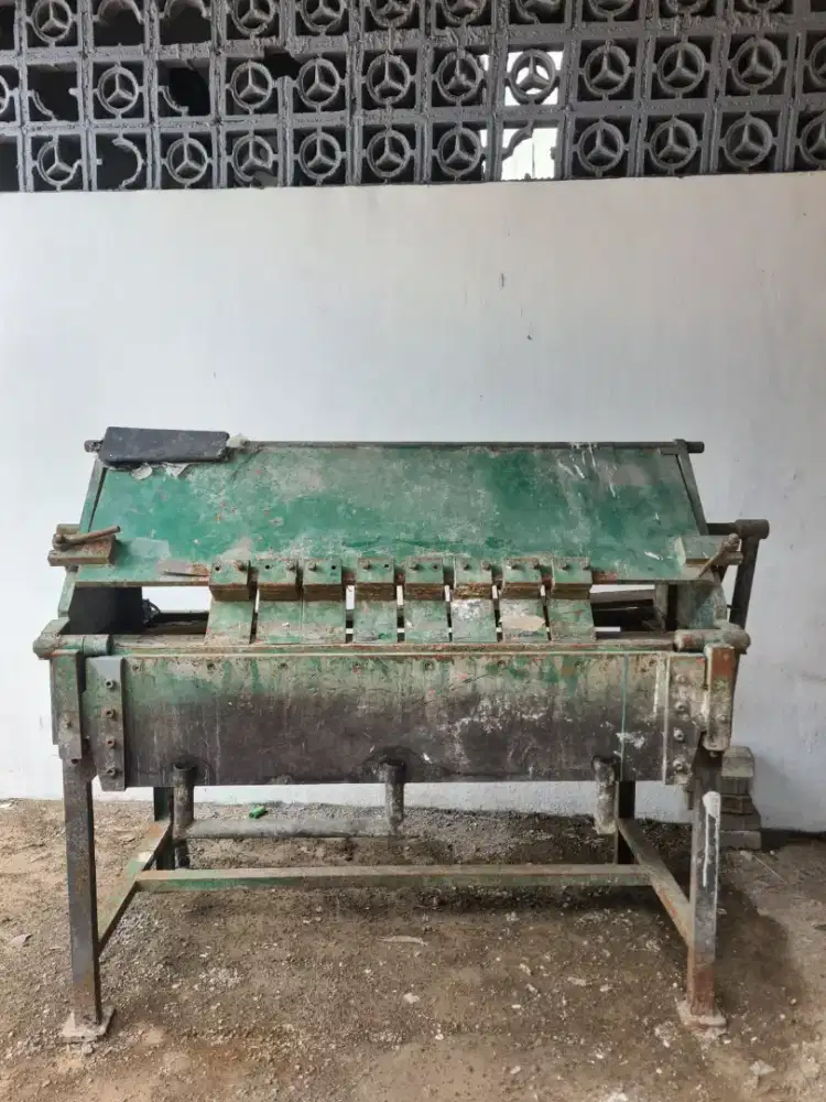 Mesin tekuk plat manual