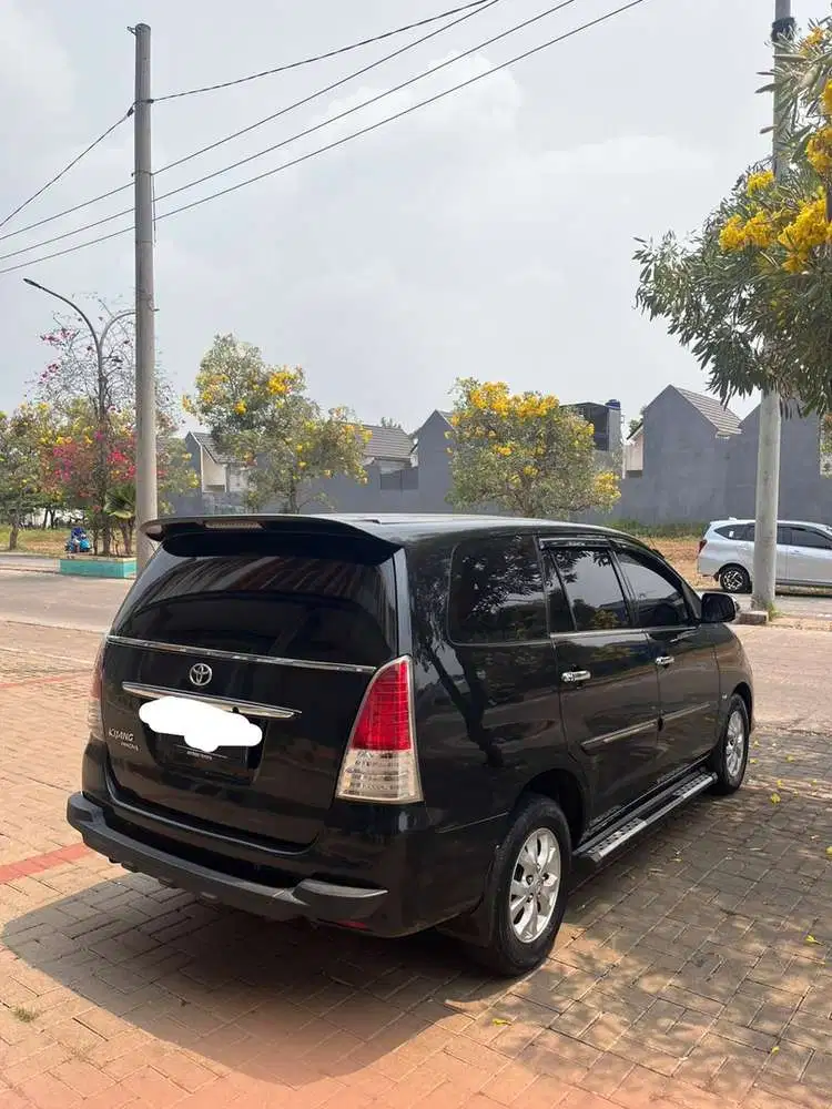 Toyota Kijang Innova 2010 Bensin