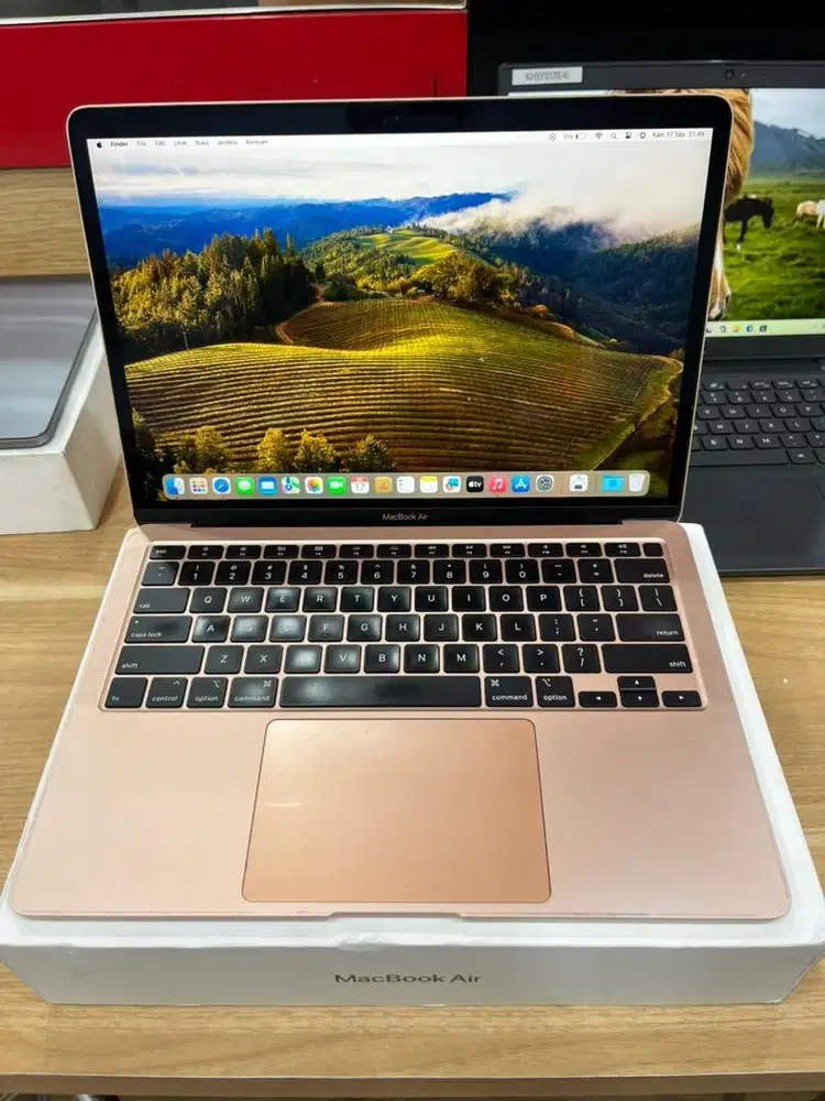 Macbook Air 2020 8/256GB i3 13inch fullset