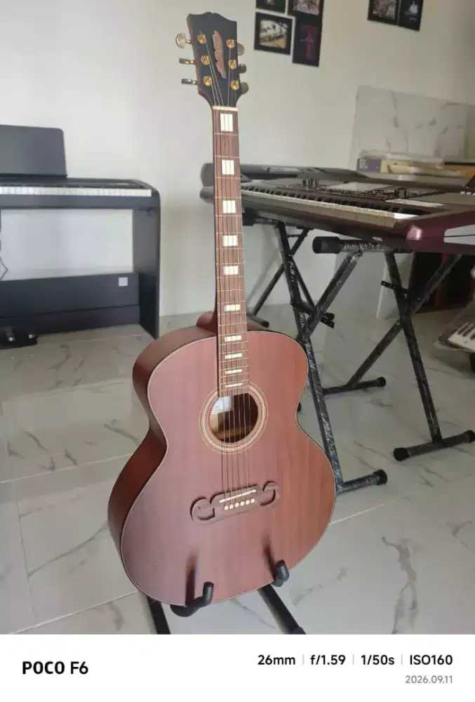 Gitar Akustik Lokal John Why