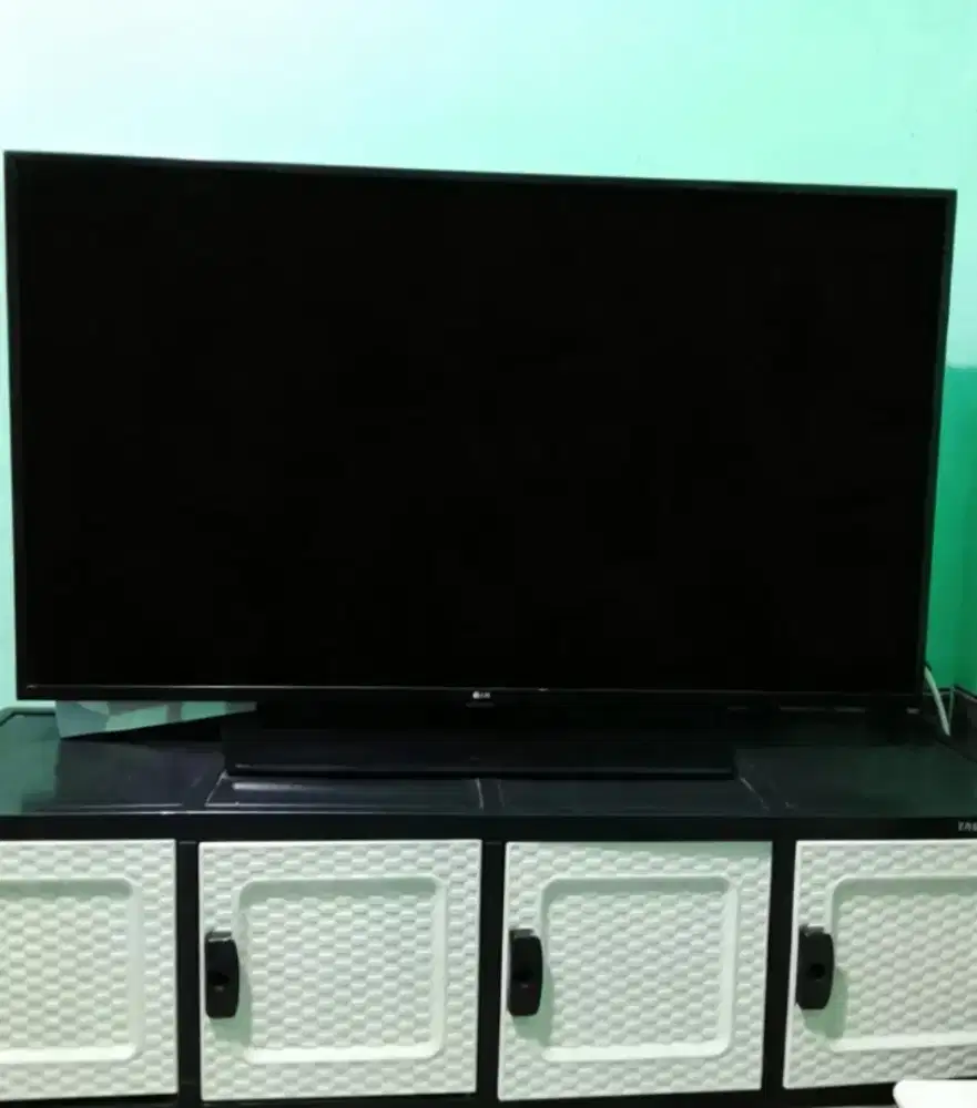 Dijual televisi LG