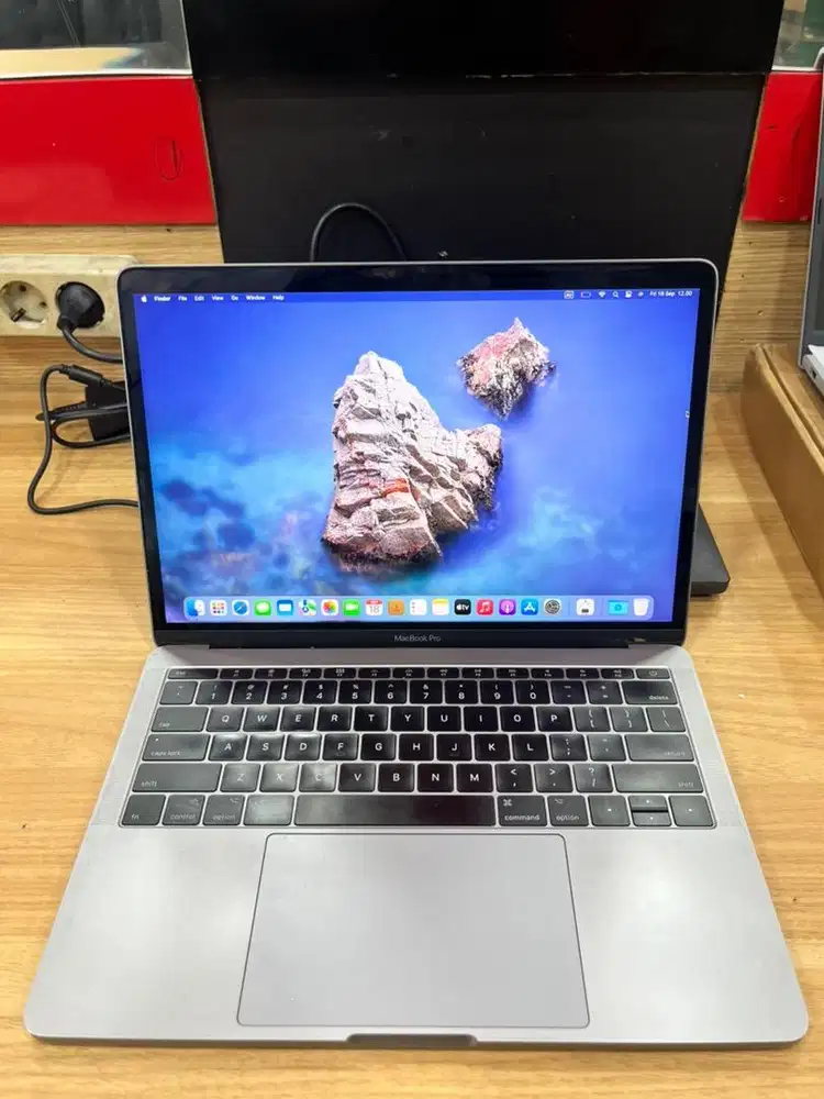 Macbook Pro 2017 8/256GB i5 13inch