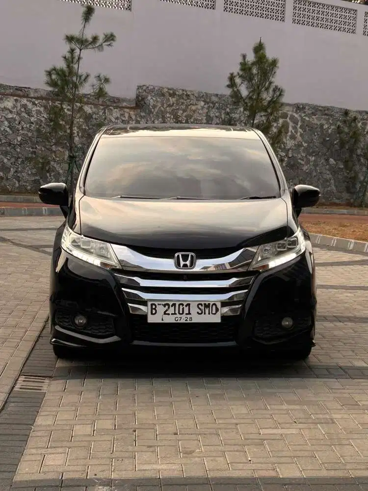 Nego sampe Deal Honda Odyssey Prestige Sunroof AT 2015 Bensin Silver