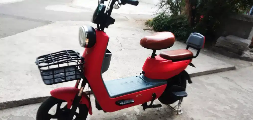 SEPEDA LISTRIK UWINFLY D7D MULUS
