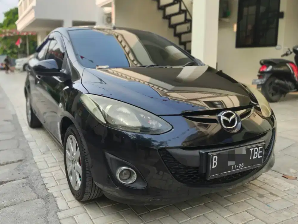 Mazda 2 sedan 2012 AT tipe V pribadi terawat