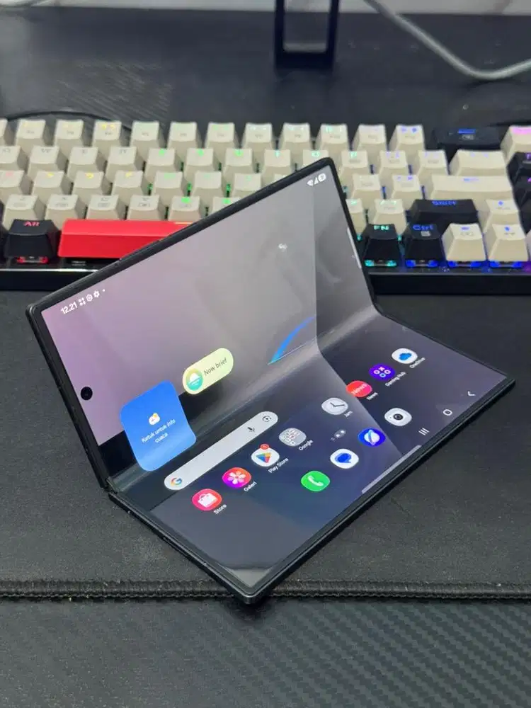 Samsung Z Fold 7 Ram 16/1TB Full Set Garansi Resmi Indonesia