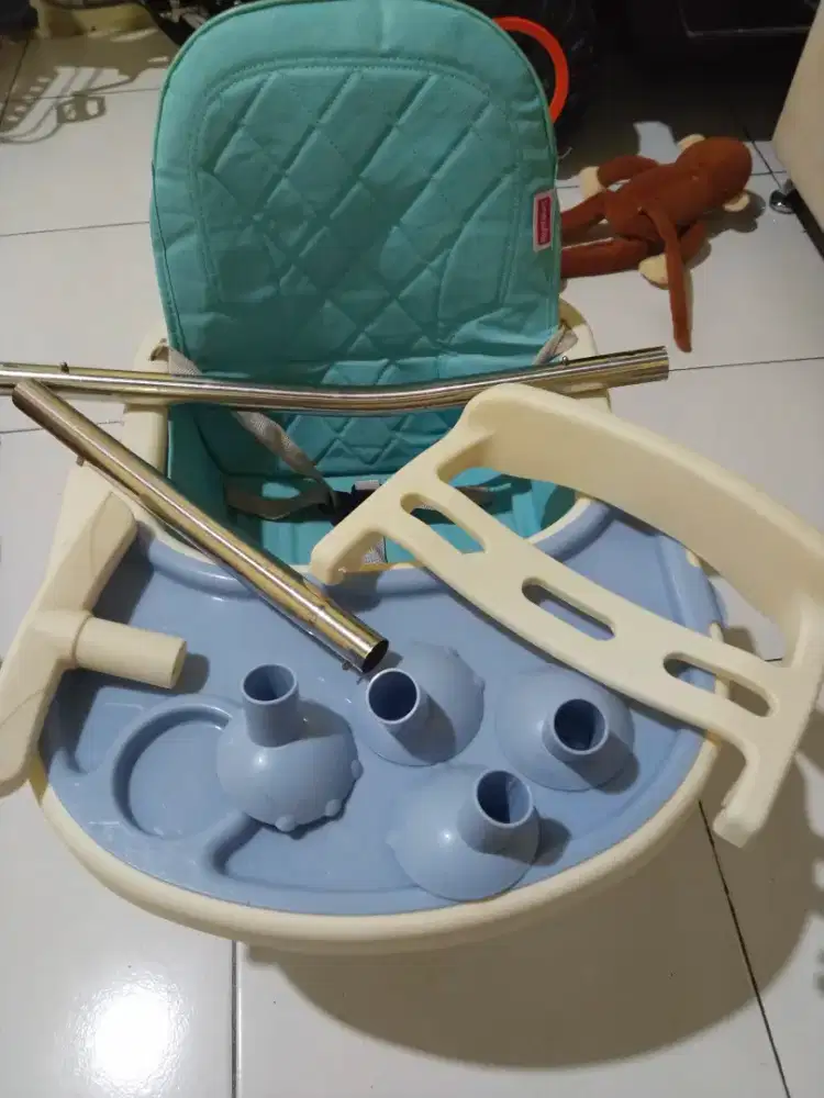 Kursi makan bayi