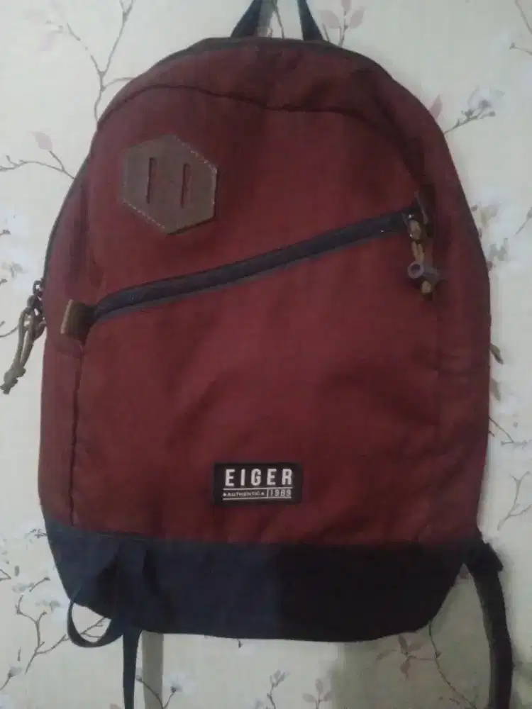 Tas bermerek 90% bagus,mulus,kuat