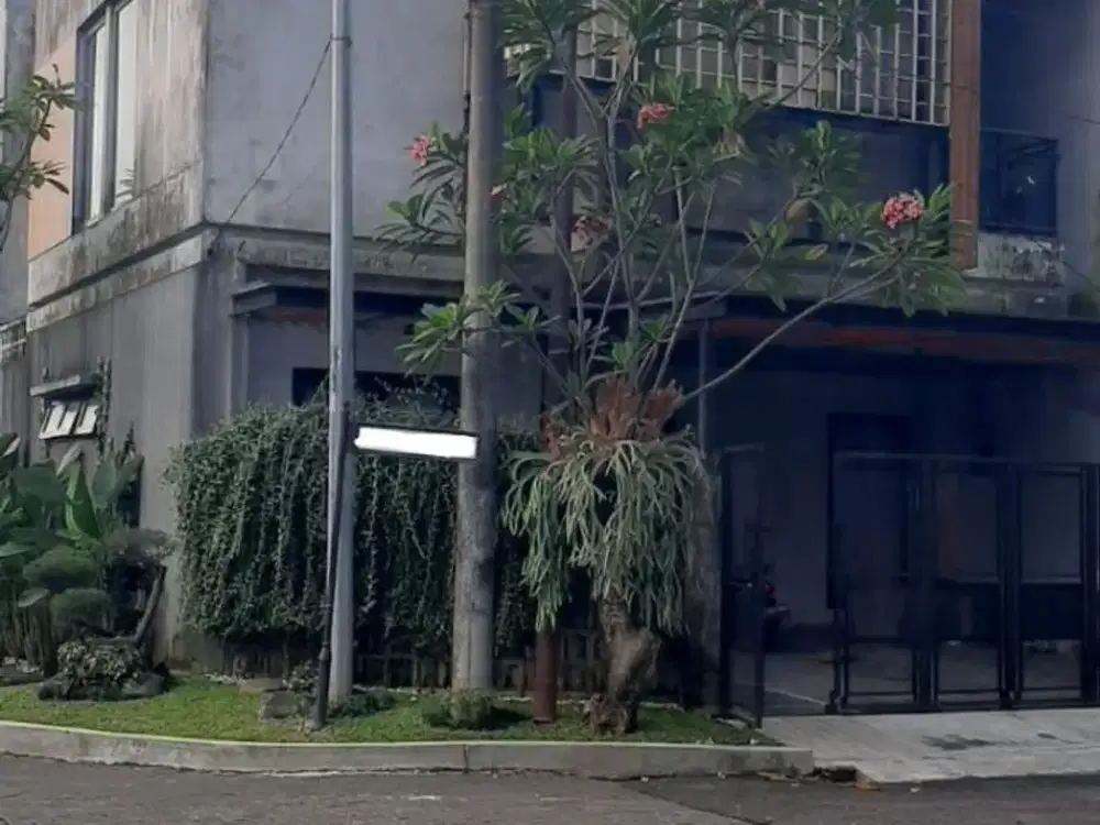 Dijual Rumah 2 Lt. Industrial Style di Nusaloka BSD