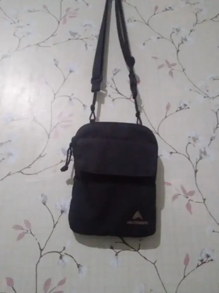 Tas bermerek 90% bagus,kuat,awet