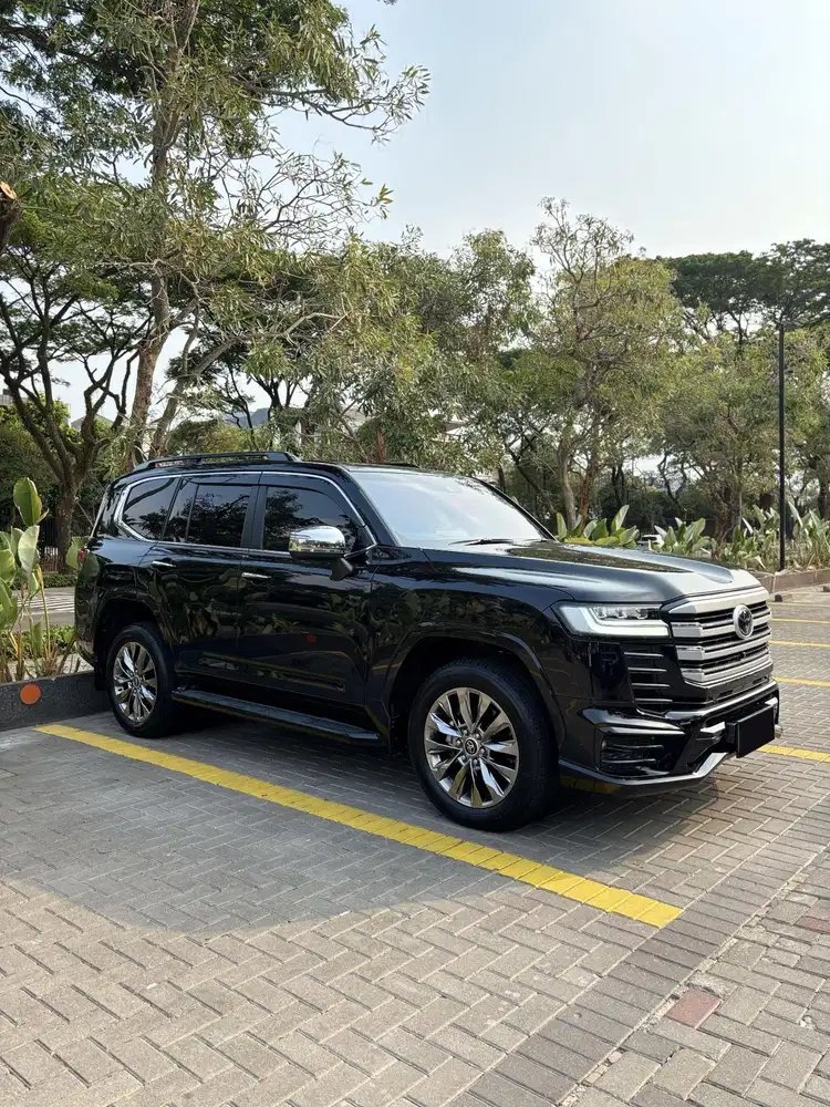 Toyota Land Cruiser 300 VXR 2024 Low Odo Service Record
