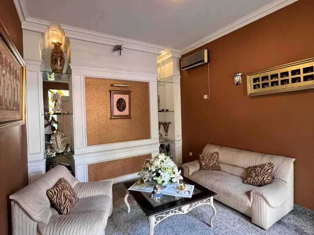 DIJUAL RUMAH MEWAH DI BOULEVARD TAMAN KEBON JERUK INTERCON