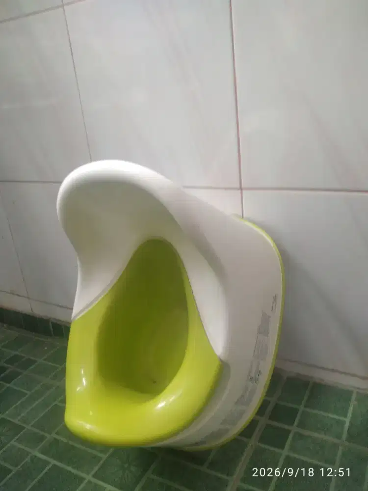 Siapa tau ada yang nyari Lockig Toilet Training/pispot toilet anak
