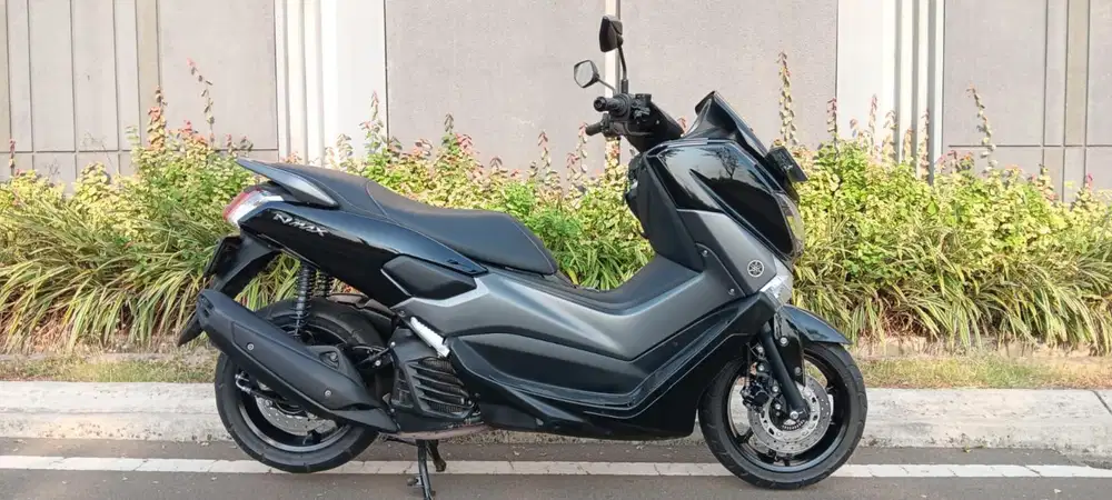 Yamaha NMAX 2017 black pavorite