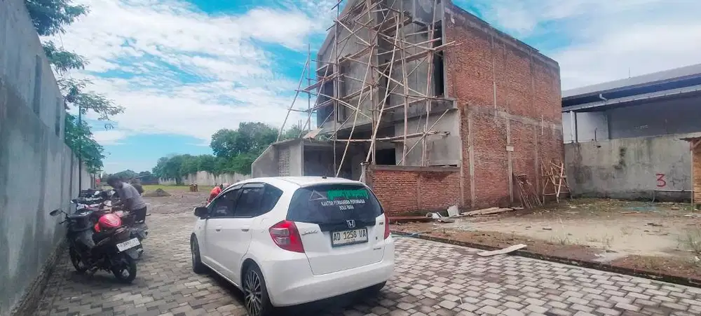 Tepi Jln Raya, Lokasi strategis & Bebas Banjir di Solo Baru