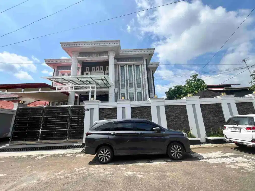 Rumah Mewah beserta perabotnya