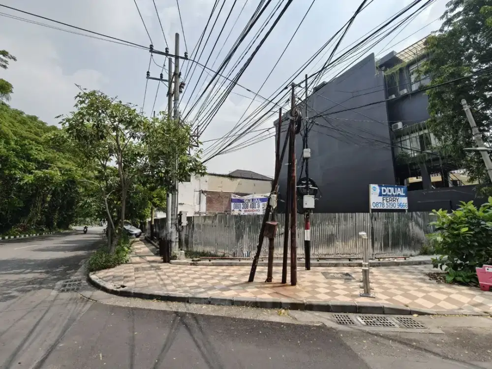 TANAH HOOK JALAN RAYA DR SOETOMO LOKASI STRATEGIS TENGAH KOTA SURABAYA.
