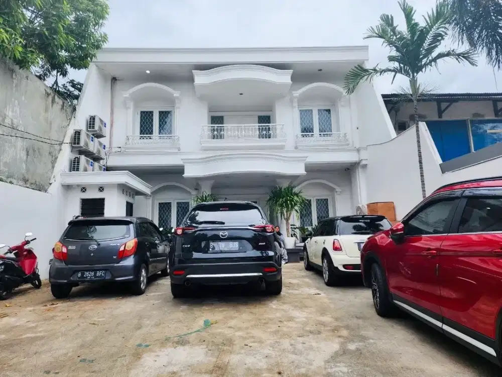 Ruang usaha rumah 3lantai Kemang Timur utk Salon, klinik, spa, caffe, kantor, dll