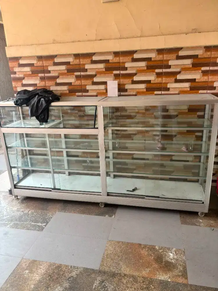 Etalase 2x1m costum