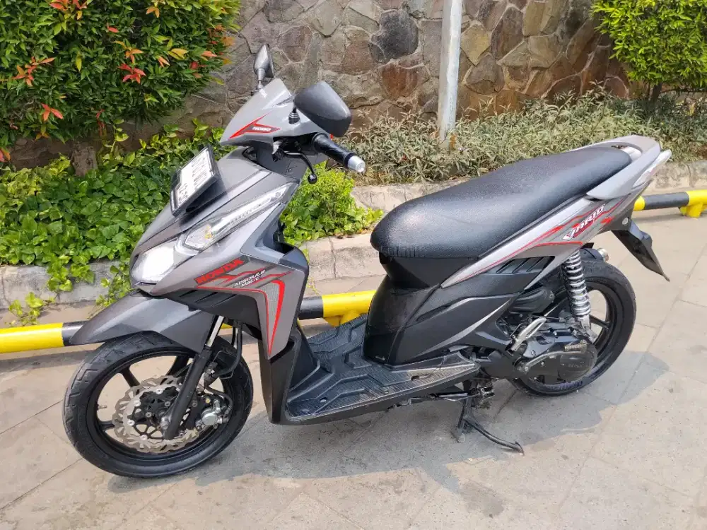 Dijual motor Honda Vario. Masih bagus.Surat surat lengkap, pajak hidup