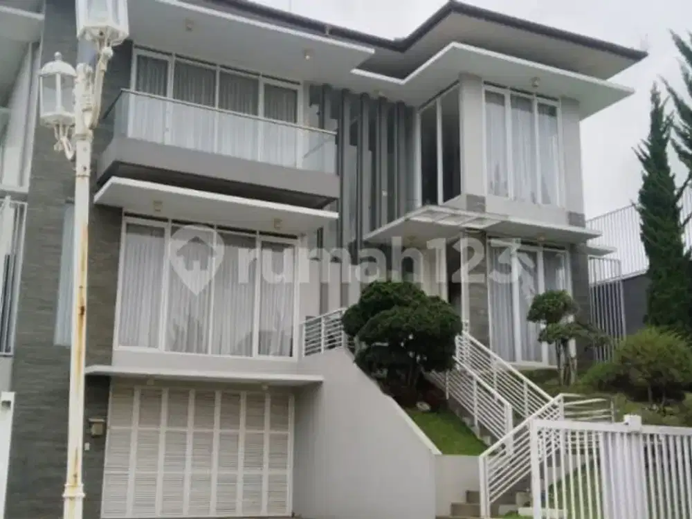 Rumah 3 Lantai di Bukit Dago View Bandung Sangat Nyaman