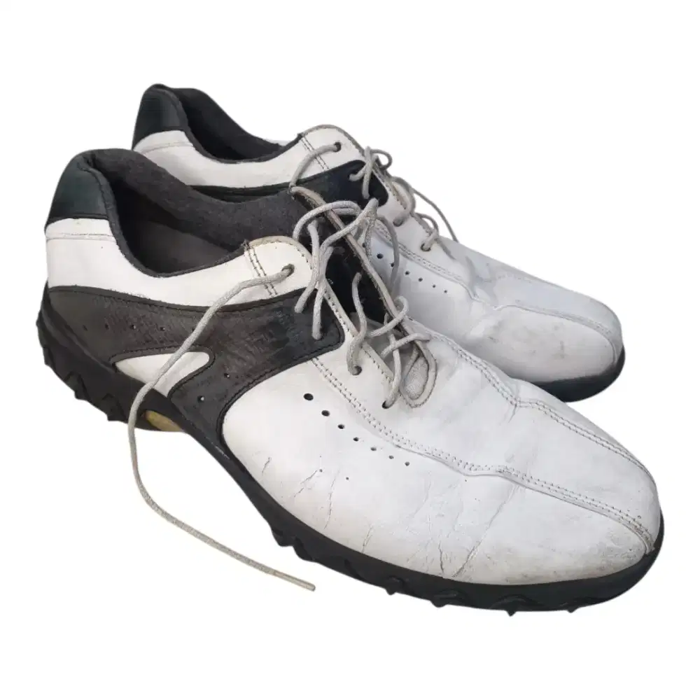 Sepatu golf FJ contour