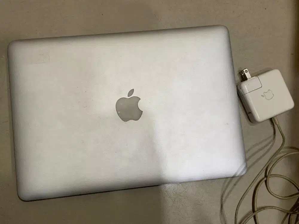Second Macbook Air 2017 13 Inch 8/121 iBox