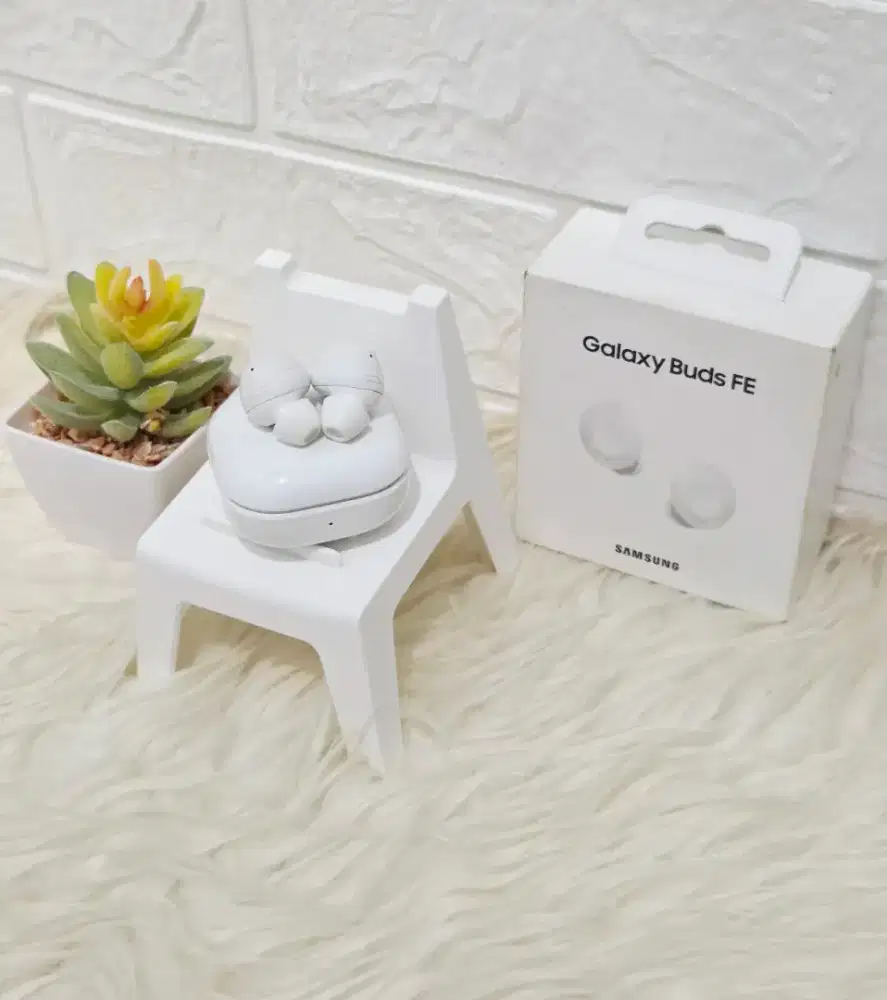 Samsung Buds FE Putih Mulus Lengkap