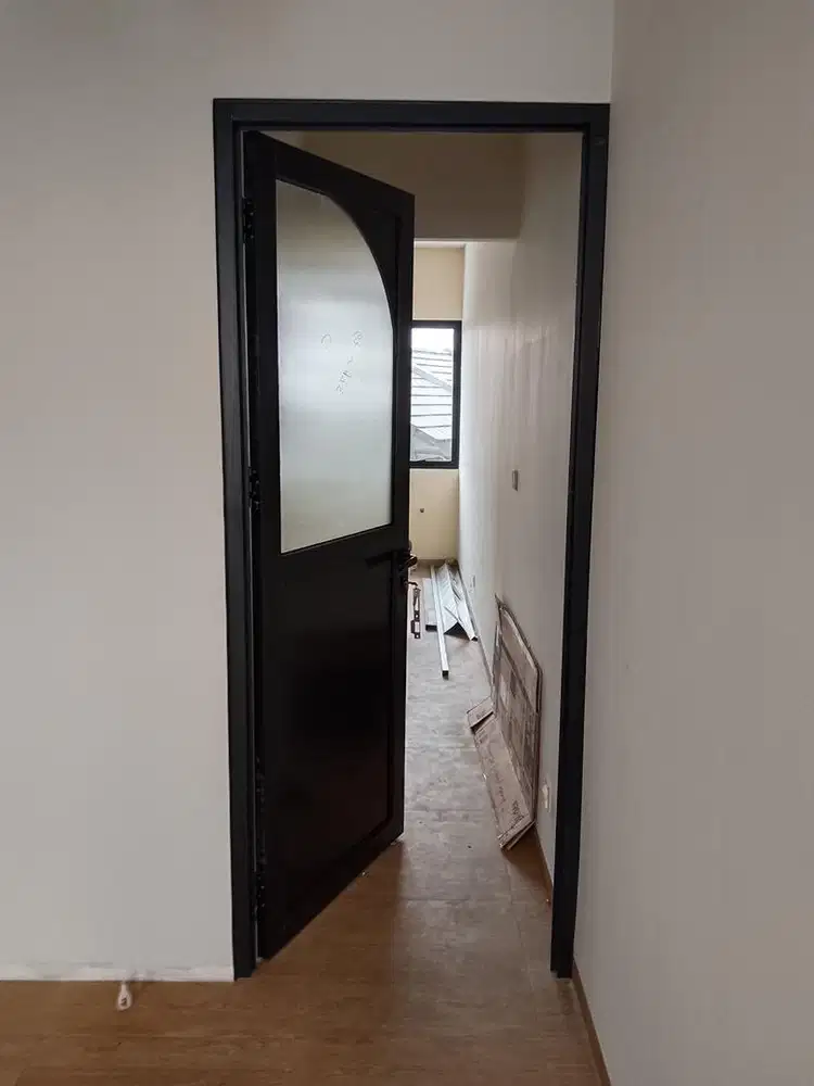 Pintu swing alumunium variasi acp dan kaca