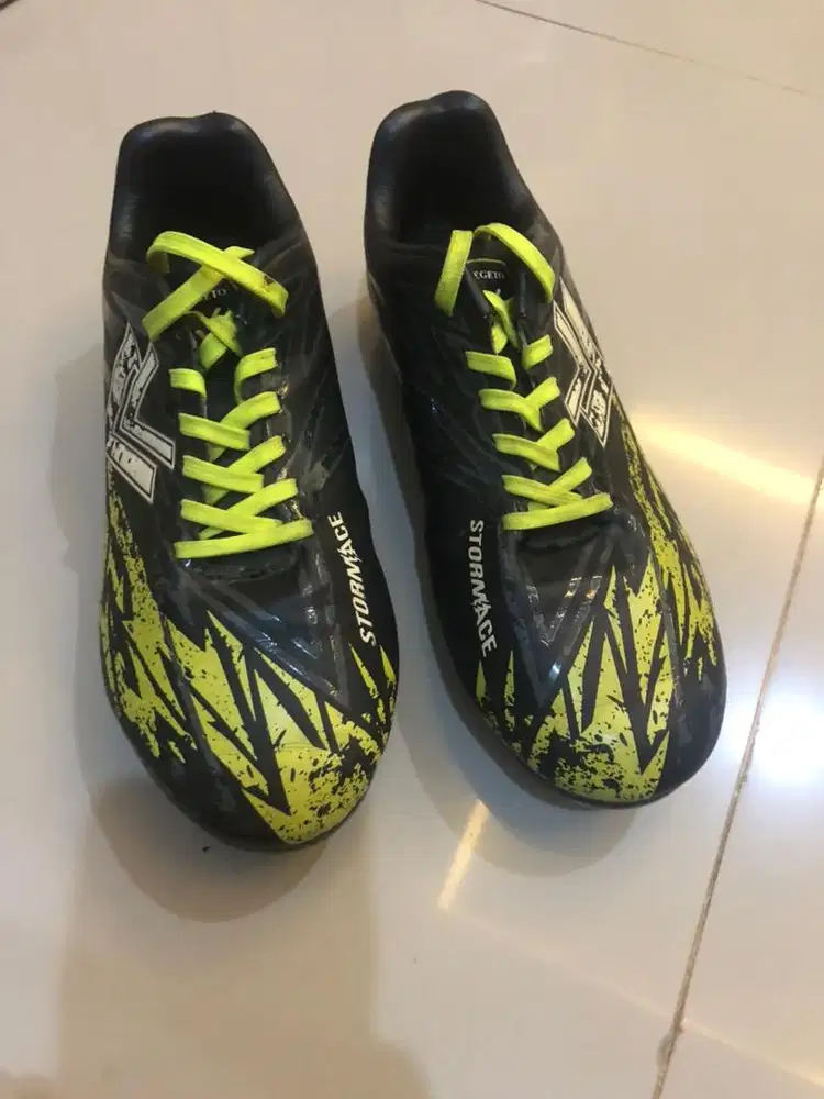 Dijual sepatu bola anak